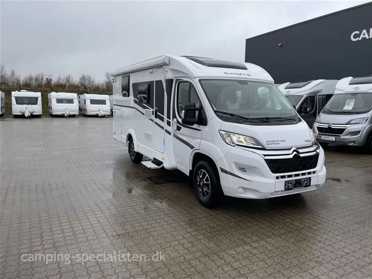 Billede 2 - 2024 - SunLight VAN V69 Adventure Edition   Står som ny - Sunlight V69 Adenture Edition 2024 model kan nu opleves hos Camping-Specialisten i Silkeborg