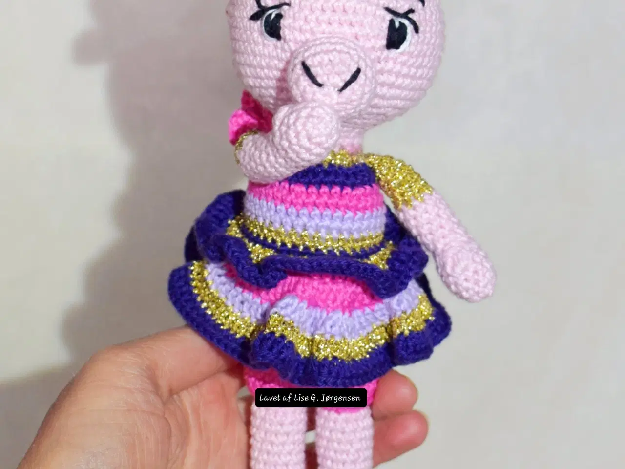 Billede 8 - Hæklet enhjørning med strutkjole & krøller