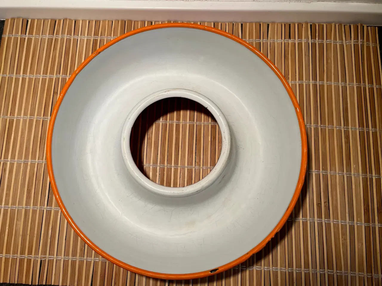 Billede 3 - Flot Retro Sæt i Orange Emalje – Dørslag & Kødrand