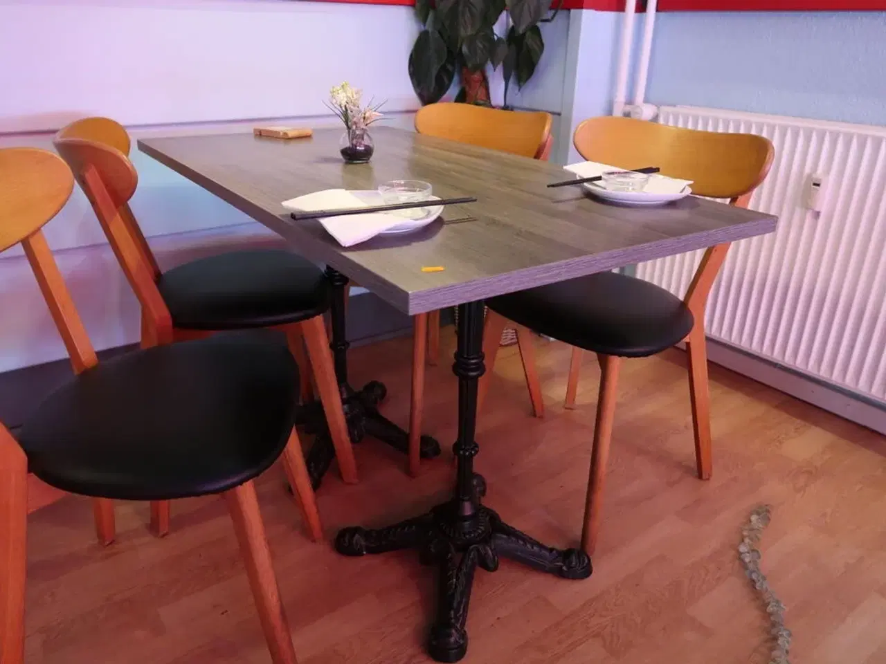 Billede 4 - Bord med 4 stk. stole