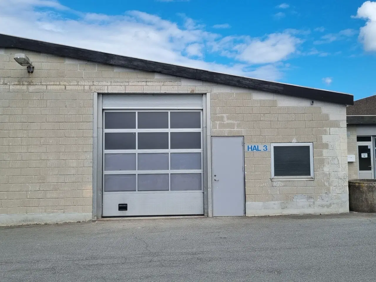 Billede 1 - Lager med lille kontor