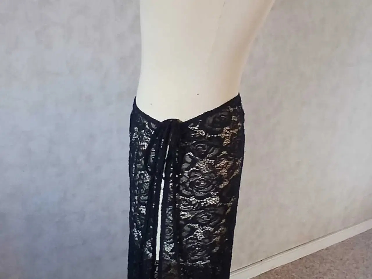 Billede 2 - Blonde nederdel str M/L