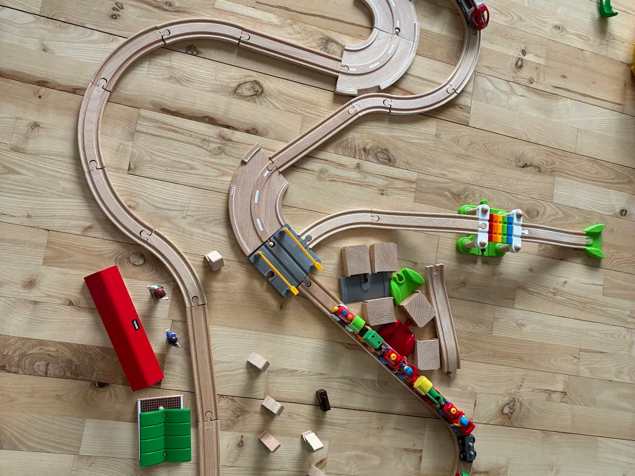 Billede 1 - BRIO togbane med tilbehør