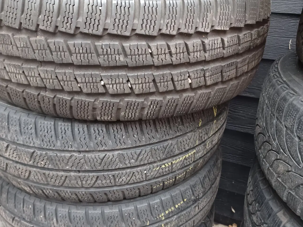 Billede 2 - Vinterdæk 235/65x16
