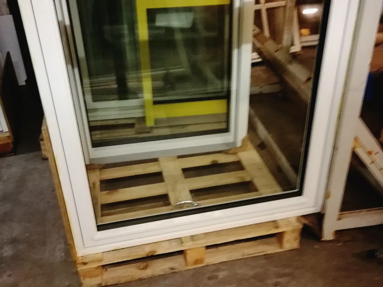 Billede 1 - NYT TOPSTYRET VINDUE 100x100, KR 1700