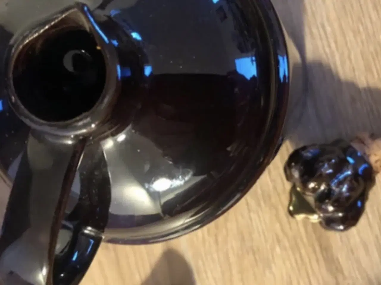 Billede 9 - 2 fine aksini krus/kande og spilledåse 