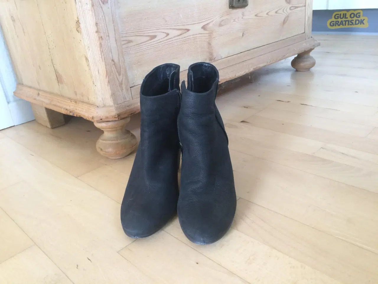 Billede 3 - Lækre Ecco-støvler i sort skind