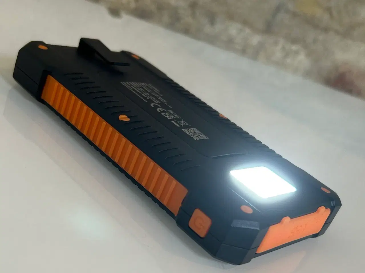 Billede 3 - Powerbank med solceller og lys