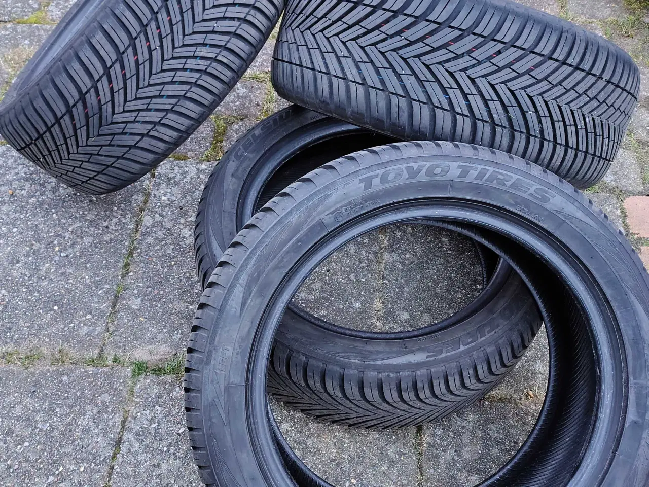 Billede 1 - Helårsdæk 215/50-17