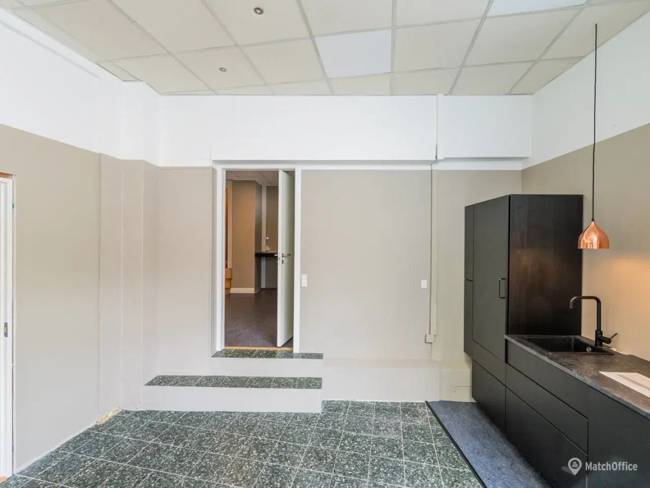 Billede 5 - SÆLGES: Erhvervsandel med højt til loftet i hjertet af Vanløse