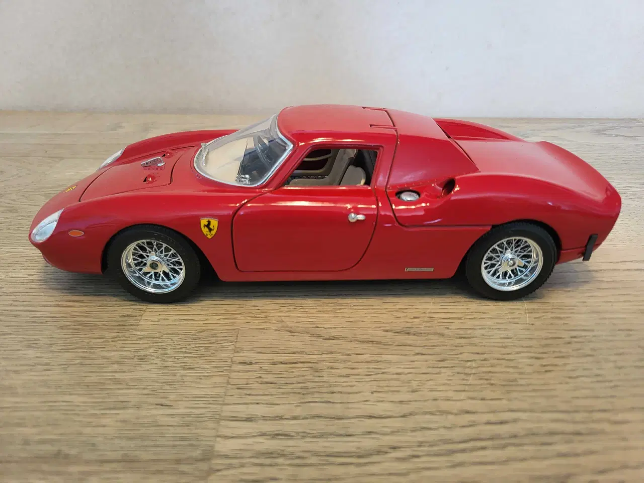 Billede 2 - Modelbil: Ferrari 250 Le Mans.  Skala 1/18.