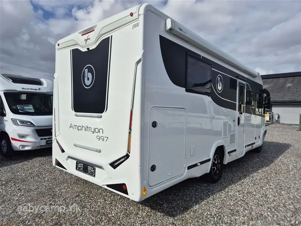 Billede 2 - 2020 - Benimar Amphitryon 997   NK-pakke. automatgear. solceller. ovn. lædersæder. queensbed.