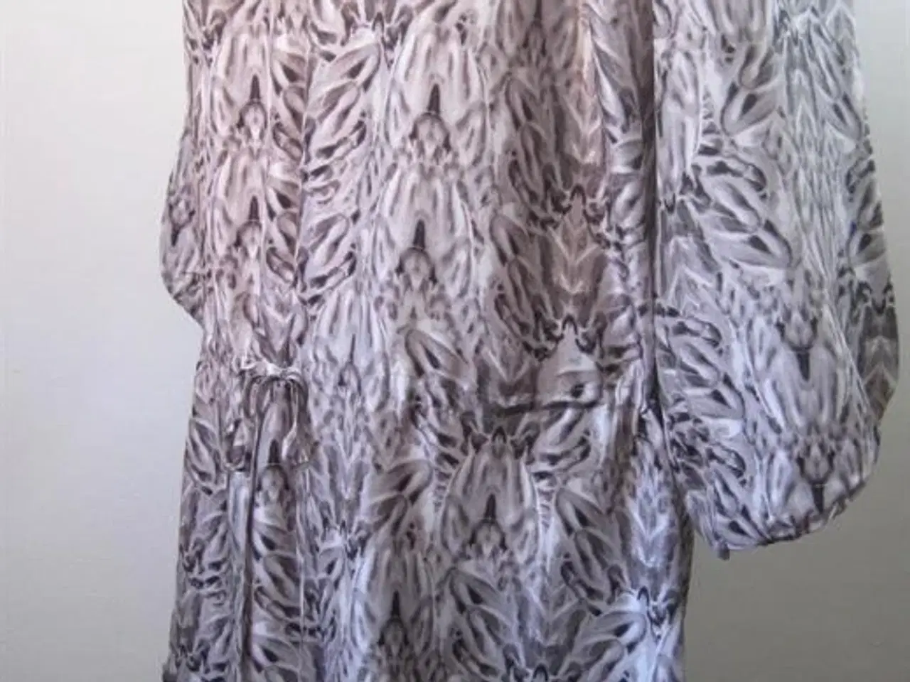 Billede 5 - Stylebutler, silkekjole, str 38