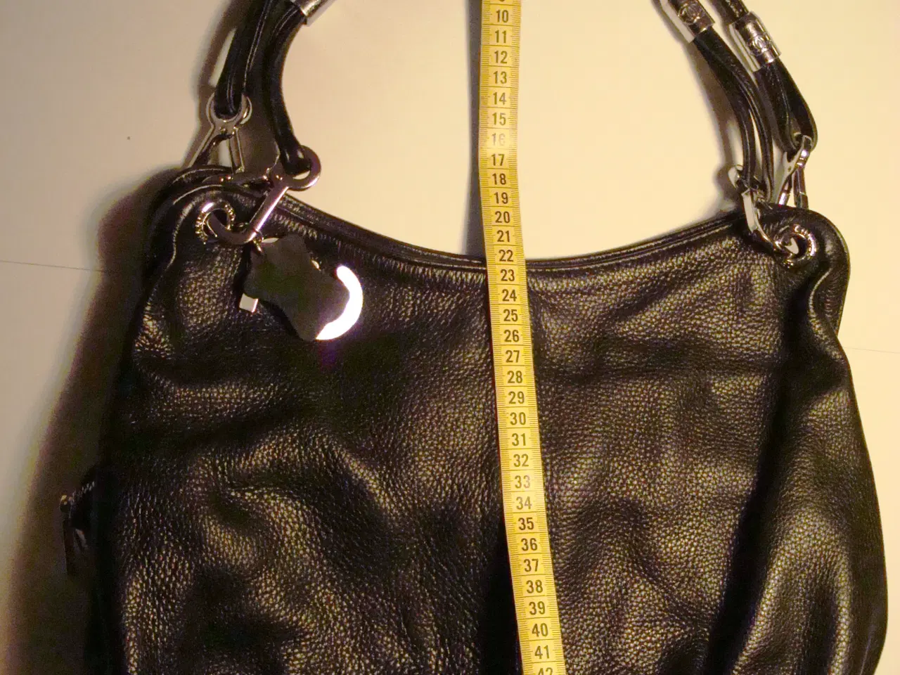 Billede 4 - Flot Skuldertaske i ægte læder. 