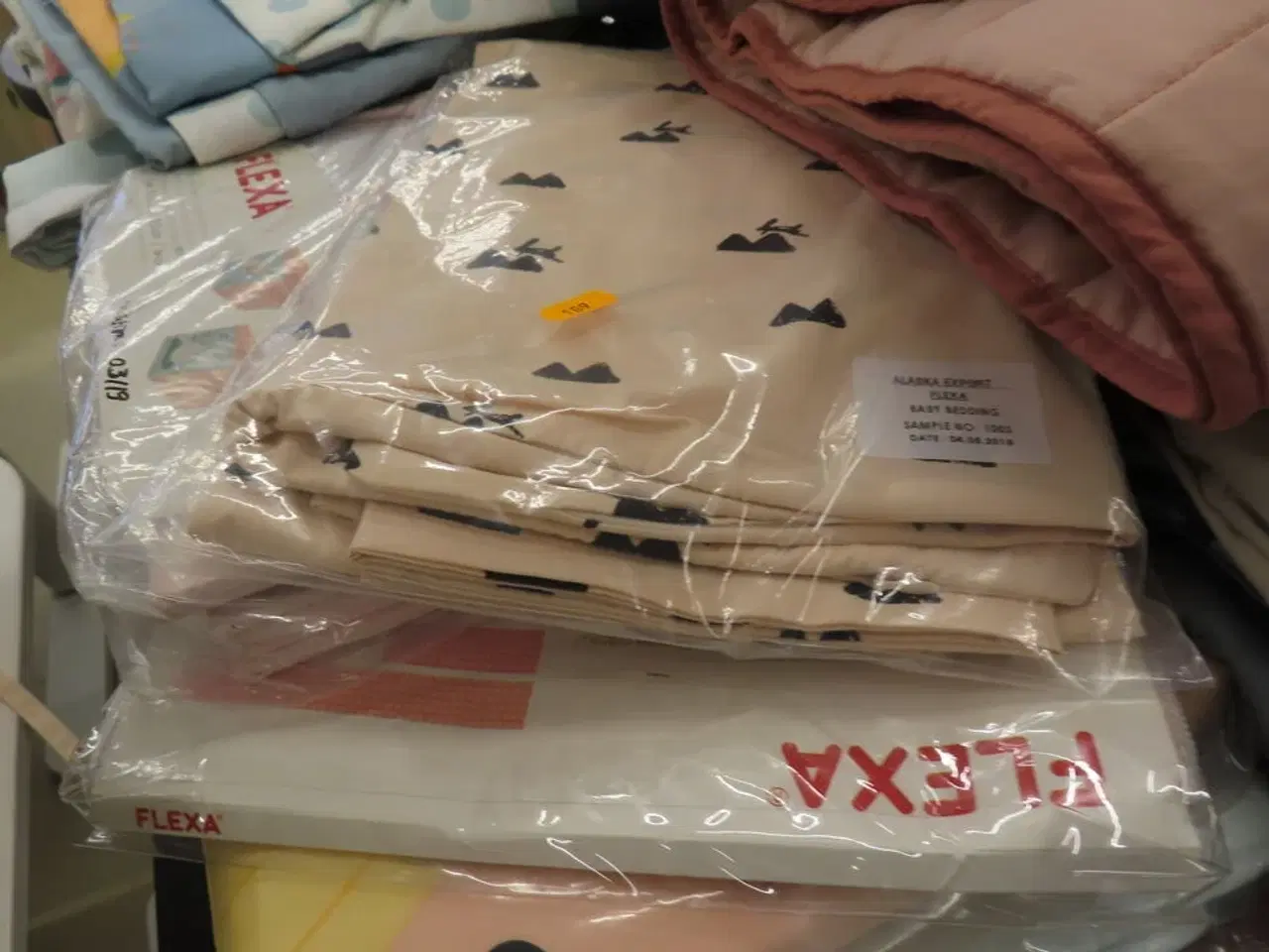 Billede 10 - Blandet lot med alt på og under bordet (bord medfølger ikke)