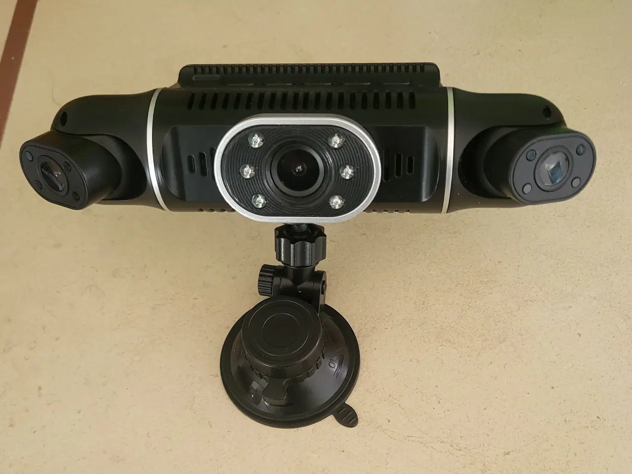 Billede 1 - Videoregistrator til bil med 4 kameraer og GPS