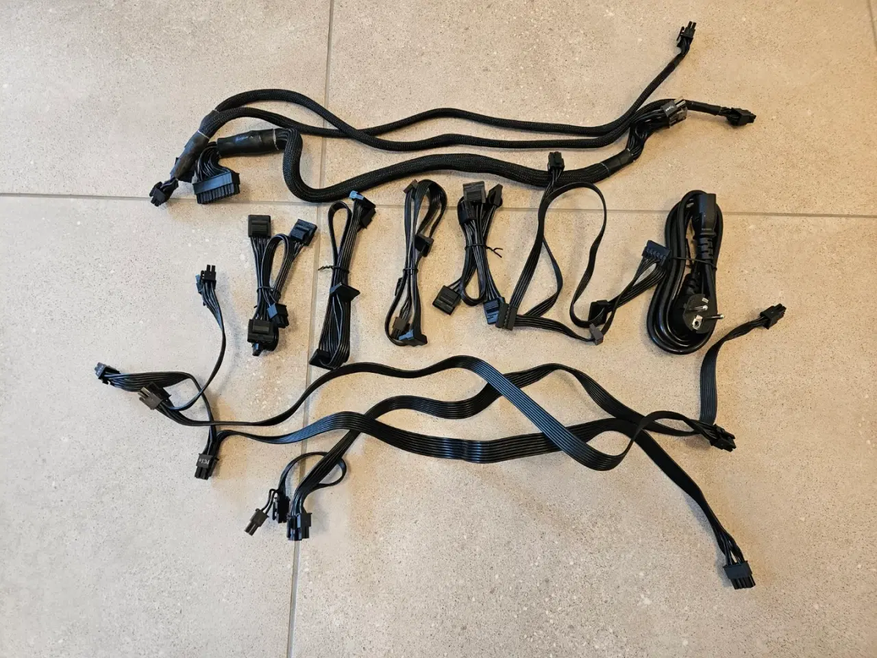 Billede 6 - CORSAIR RMi Series RM850i — 850 Watt 80 PLUS Gold 