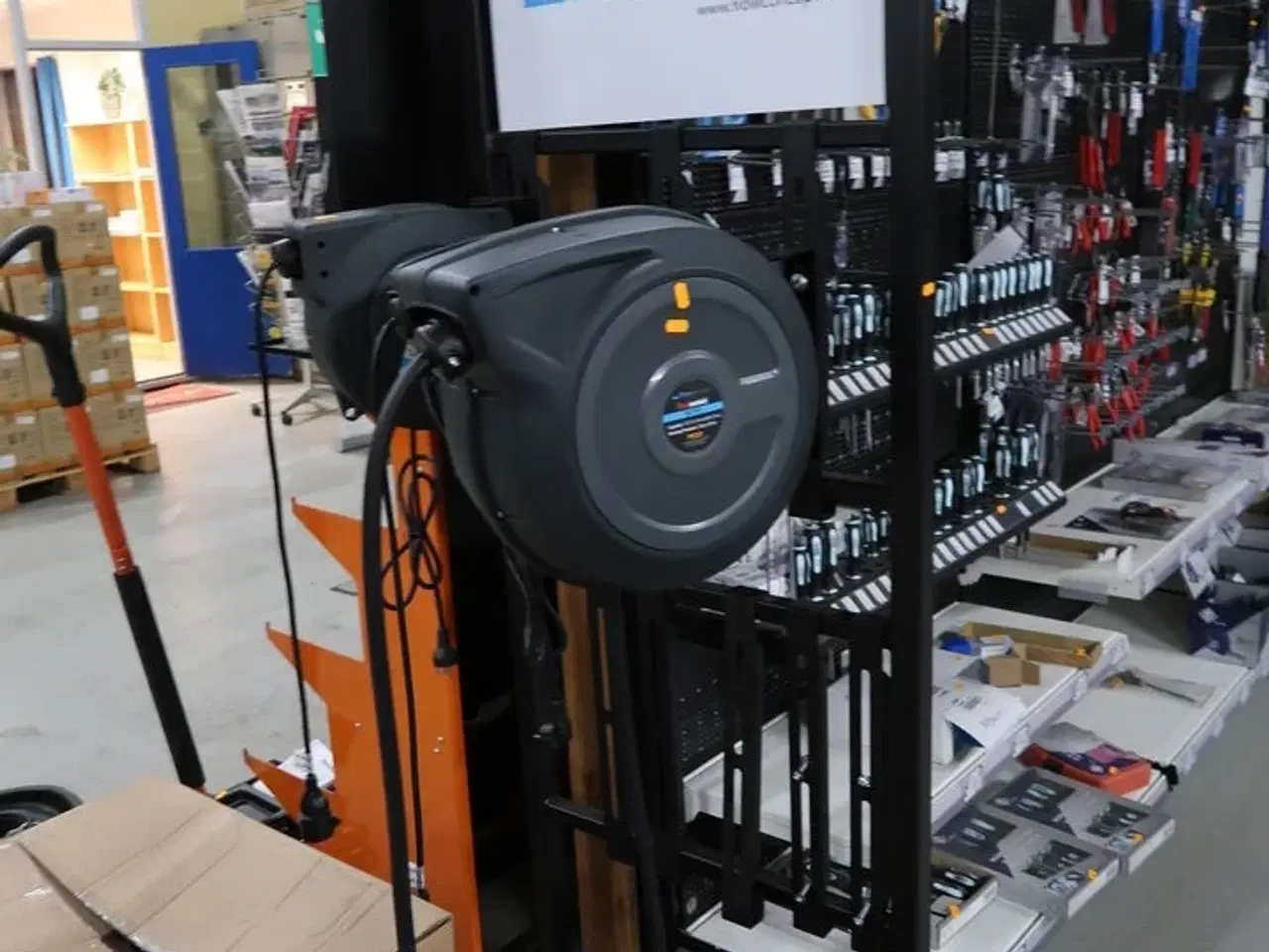 Billede 1 - Butiksinventar uden indhold