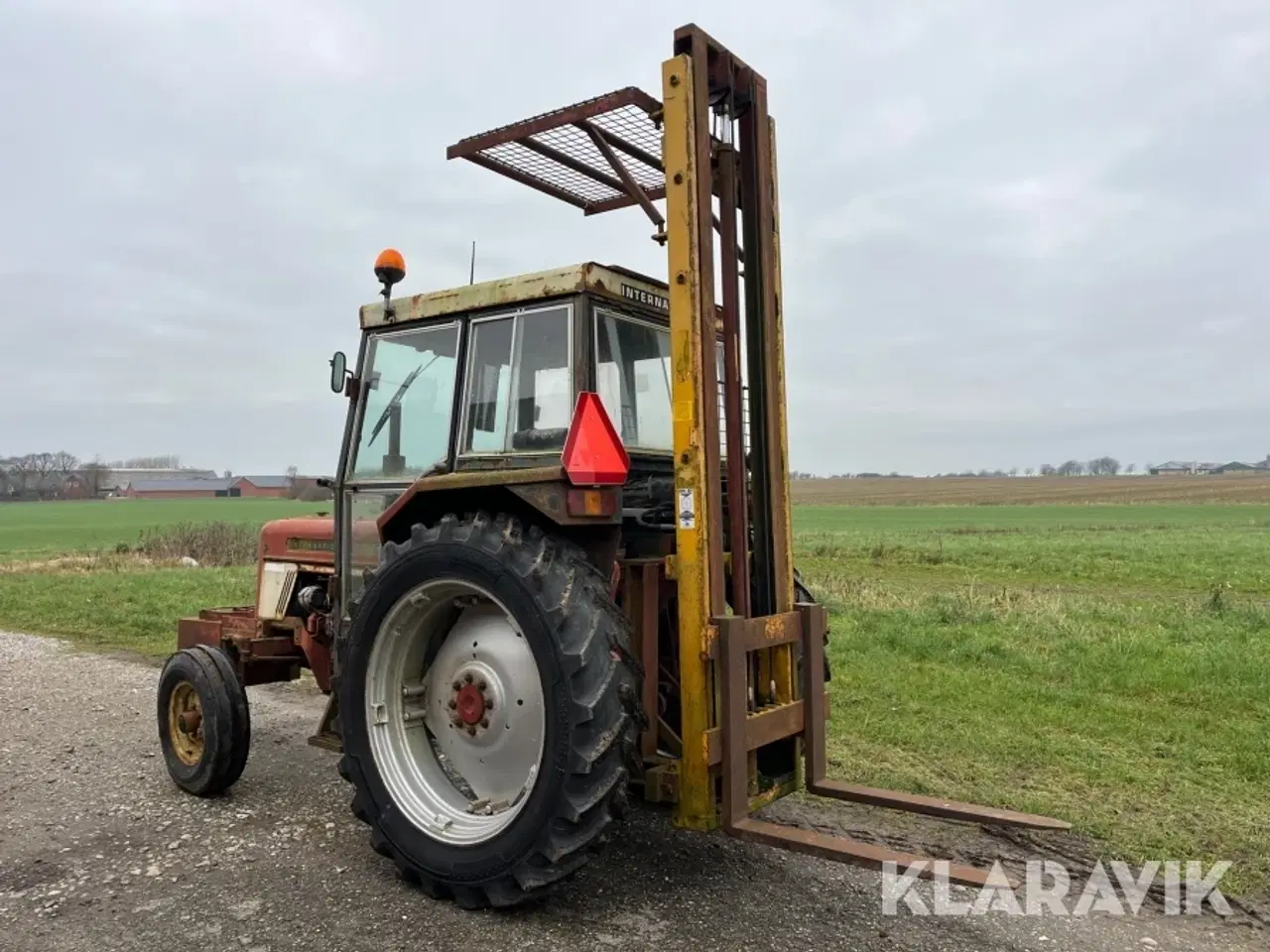 Billede 2 - Veterantraktor International 574 med byggelift
