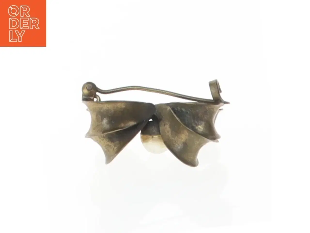 Billede 4 - Gammeldags broche med perle (str. 3 x 2,3 cm)
