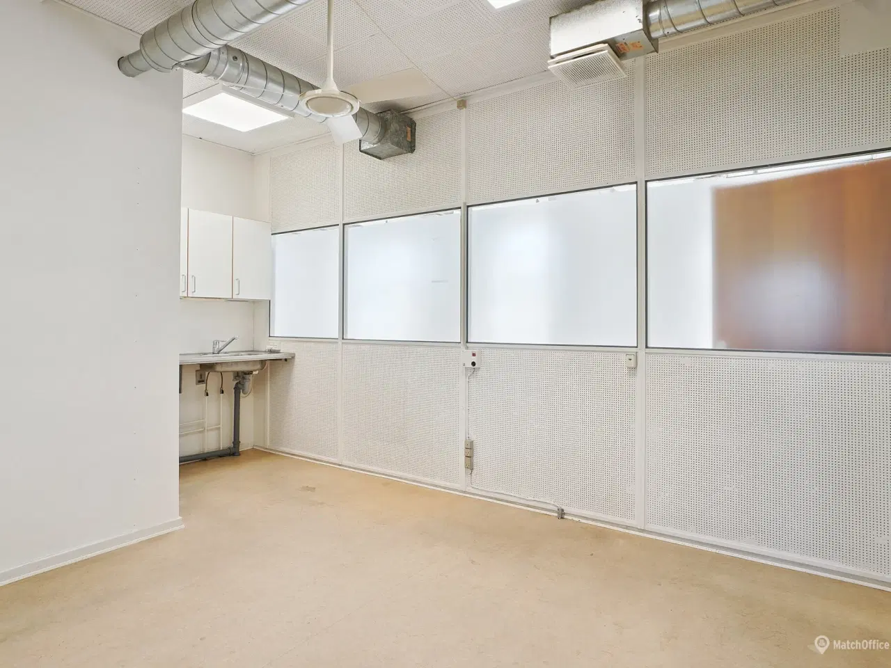 Billede 10 - Velbeliggende erhvervslejemål – ideelt til kontor med lager