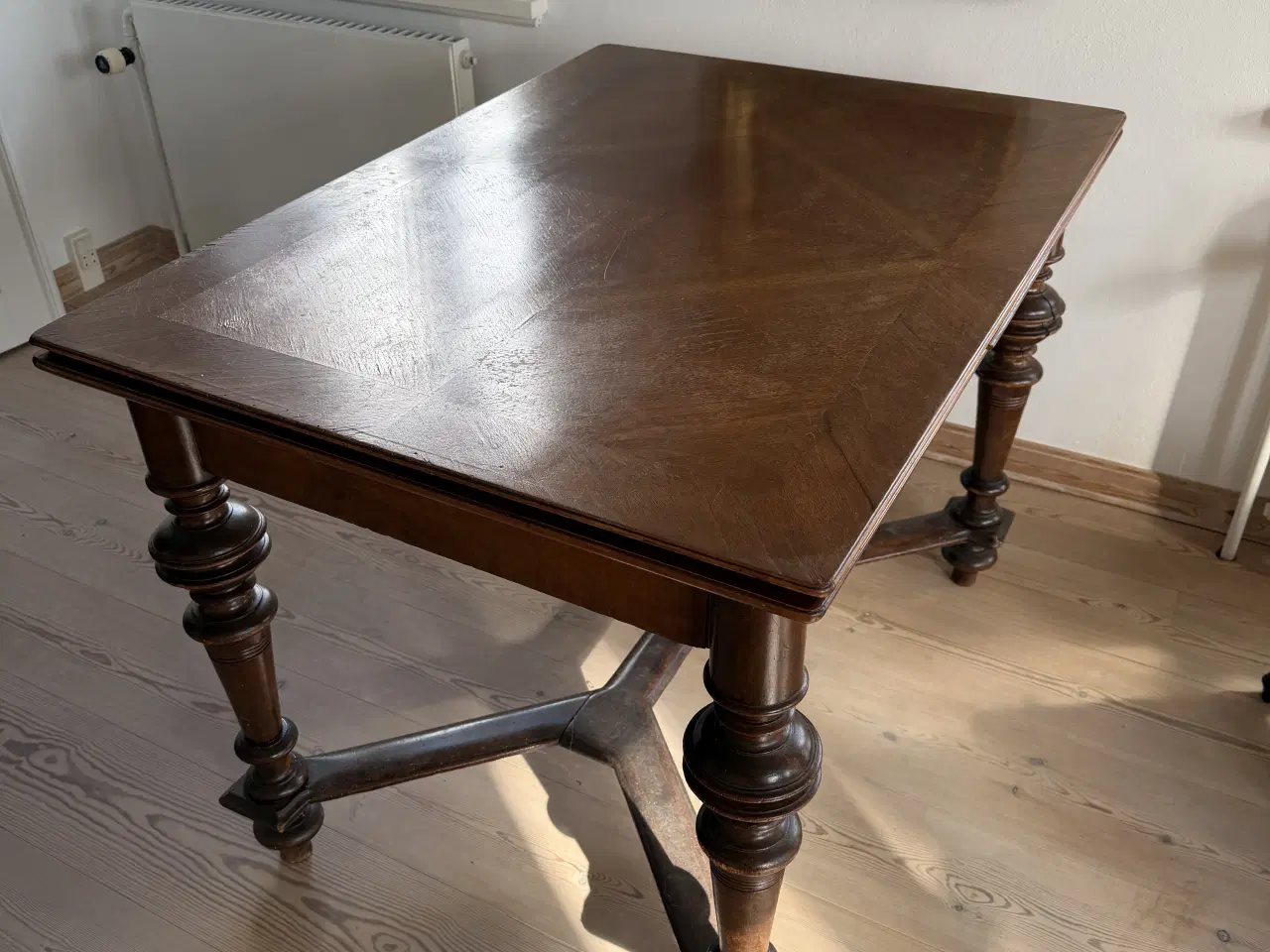 Billede 1 - Antikt spisebord