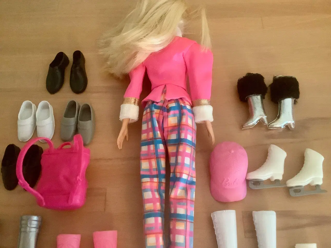 Billede 2 - Vintage Barbie tøj og støvler.