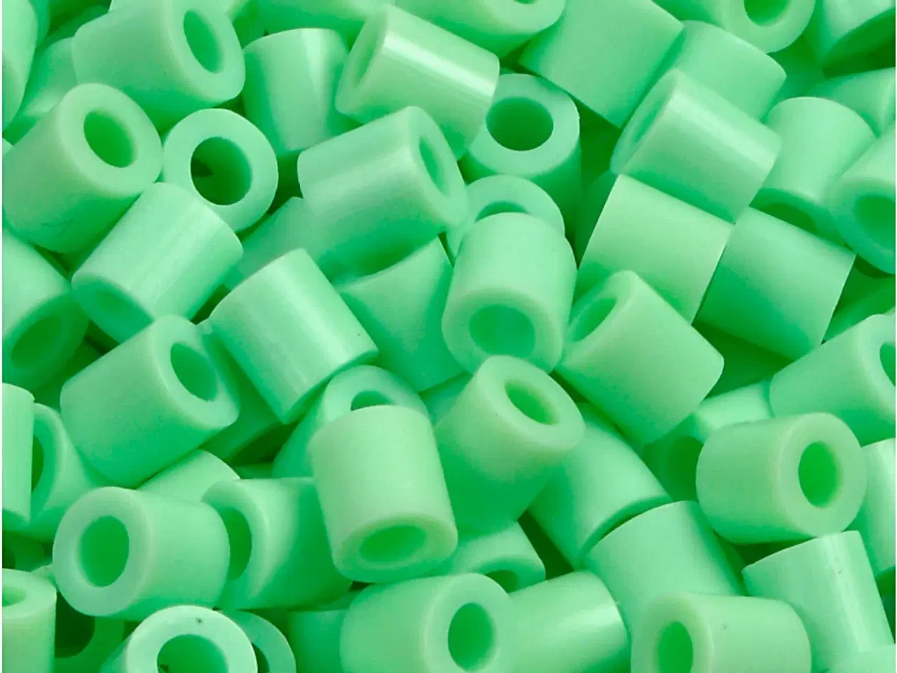 Billede 1 - Grøn Pastel Rørperler 5x5 mm - 6000 stk. Pakke