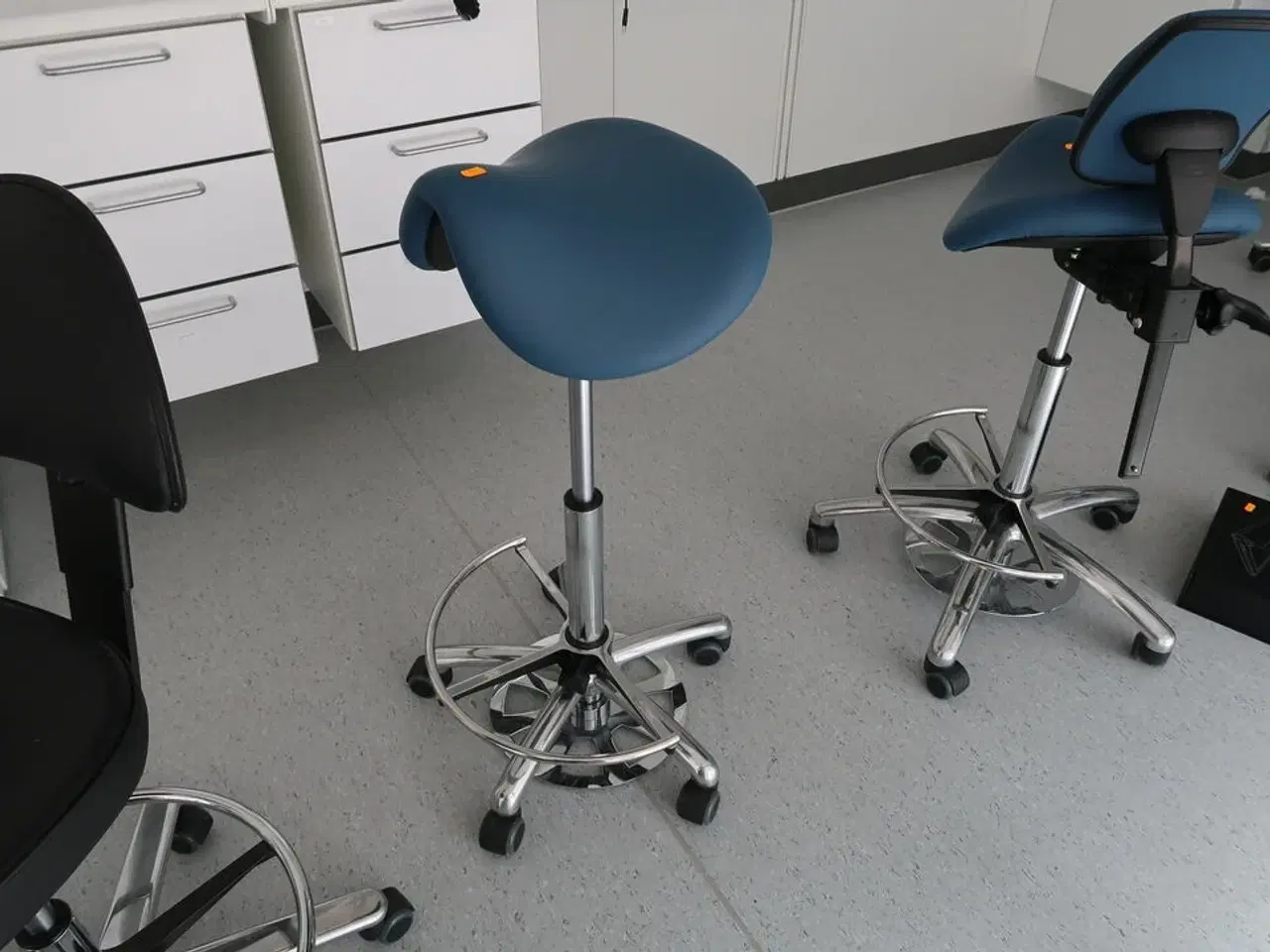 Billede 1 - Laboratoriestol VELA MEDICAL CHAIRS