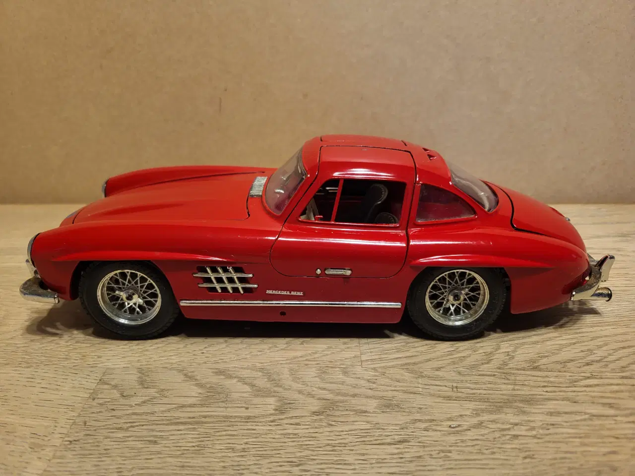 Billede 2 - Modelbil. Mercedes Benz 300 SL (1954) Skala 1/18.
