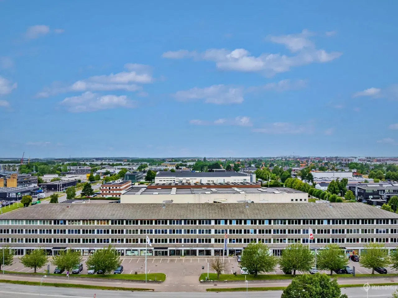 Billede 1 - Sort showroom med gode parkeringsforhold