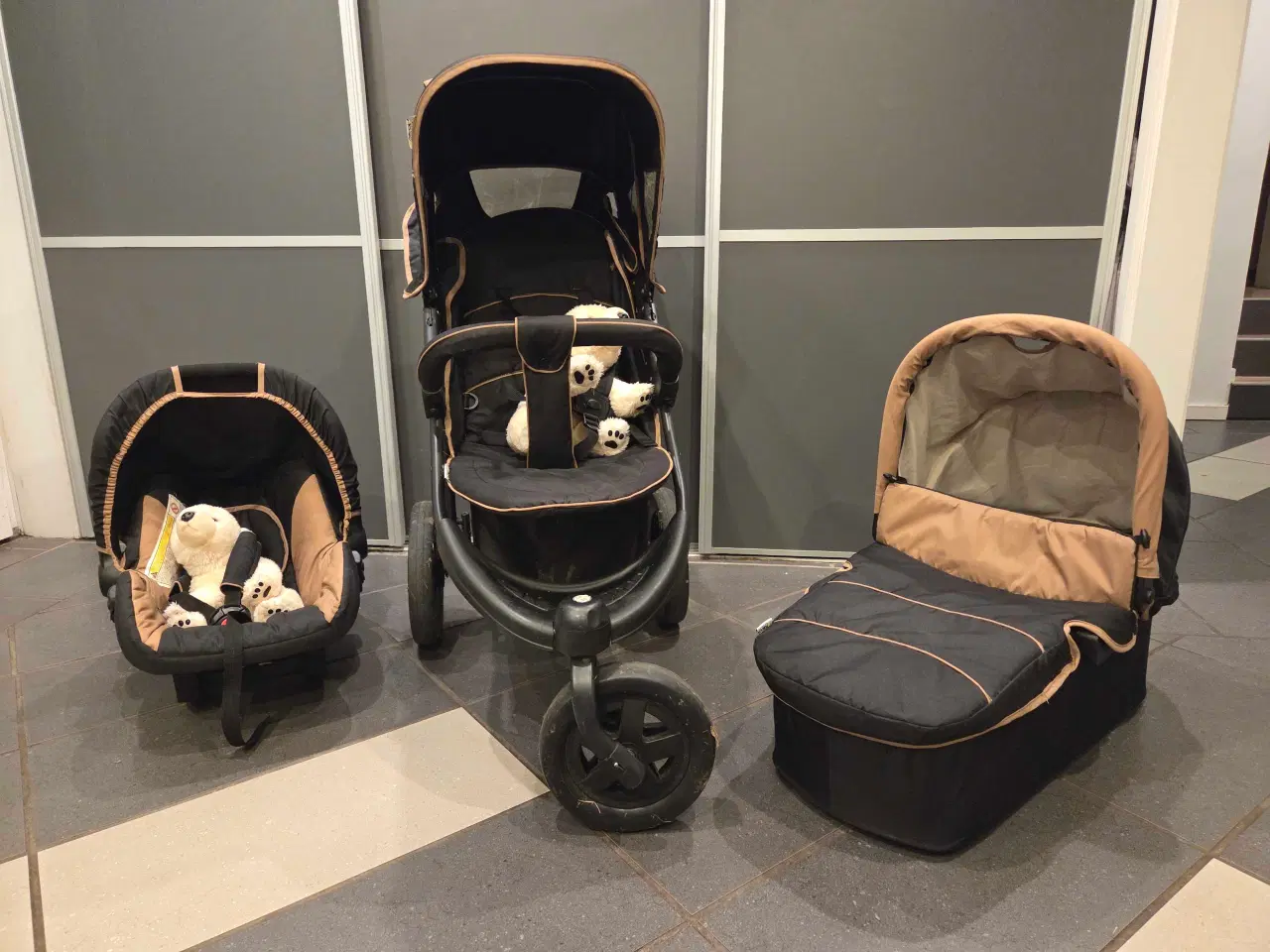 Billede 1 - Sælger mit Hauck Trio-sæt i sort med brune detalje