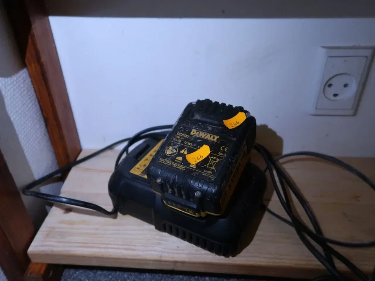 Billede 1 - Batteri og lader DEWALT