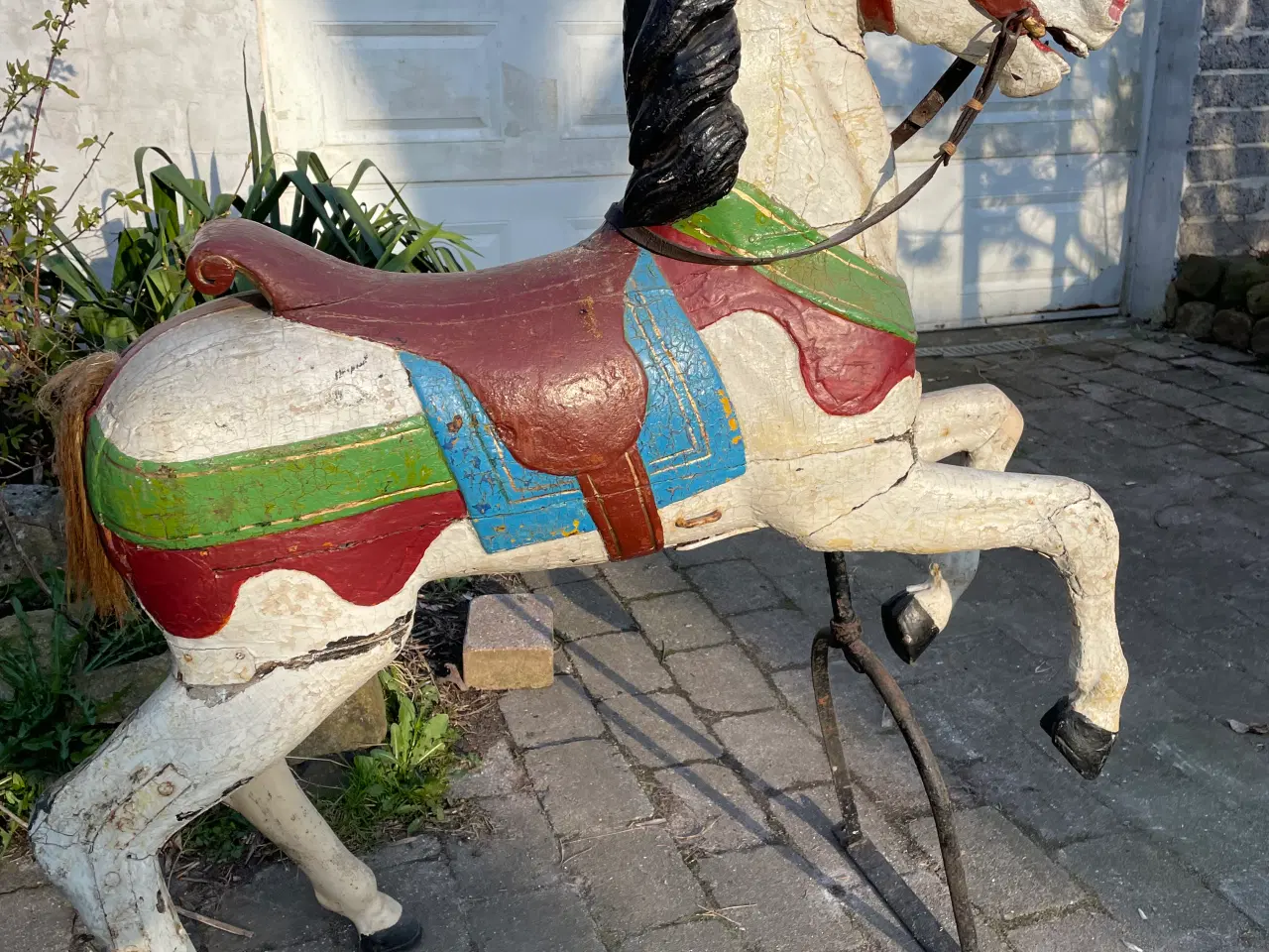 Billede 3 - Gl. håndskåret karruselhest i træ.