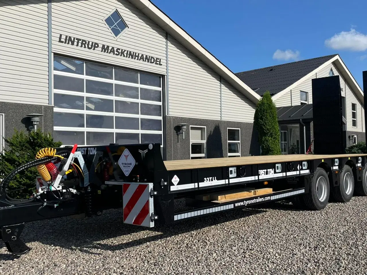 Billede 3 - Tyrone 33TLL LANG MODEL med kombi bremser, både luft og hydrauliske bremser. Affjedret træk og affjedret aksler. Med hydrauliske ramper og værktøjskasse