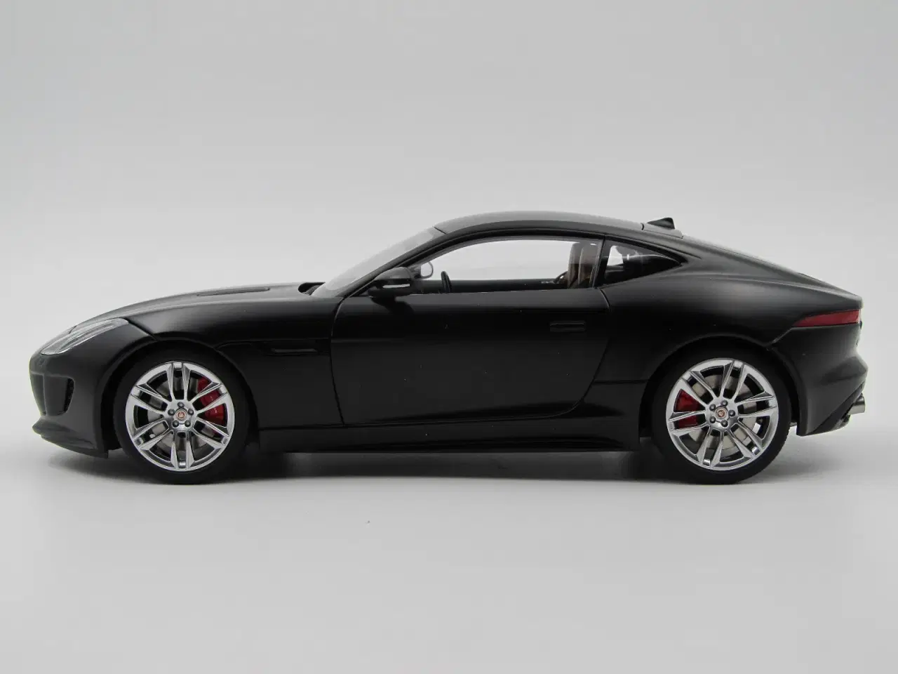 Billede 2 - 2015 Jaguar F-Type R - AUTOart - 1:18