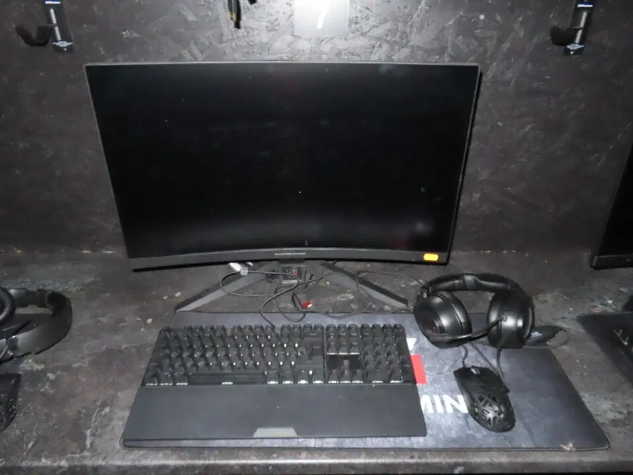 Billede 1 - 27" curved gaming monitor, ASROCK PHANTOM GAMING pg27f15rs1a