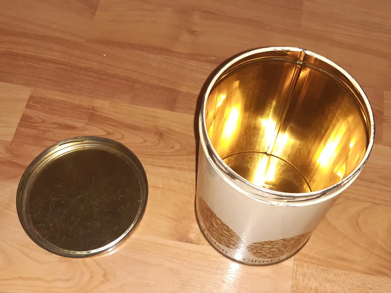 Billede 2 - Cirkel kaffedåse med kaffepigen på låget