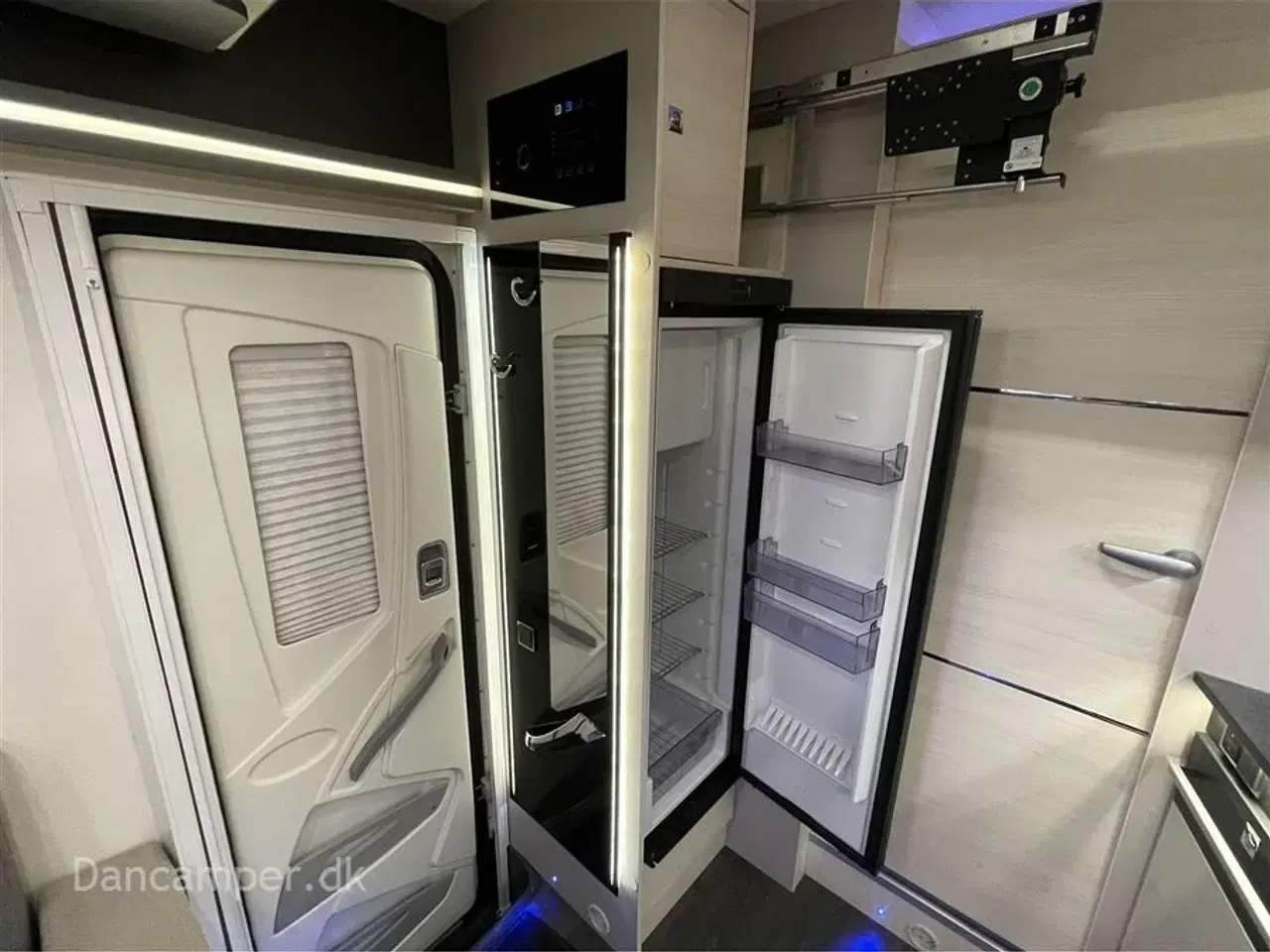 Billede 9 - 2021 - Chausson Titanium 720 Premium   Køjer samt stor dobbelt sænkeseng, 5-prs. 4 sovepladser m.mulighed for 5-6. Smart-lounge, indbygget gasfyldeflaske, markise, cykelholder, 170Hk - Aut.