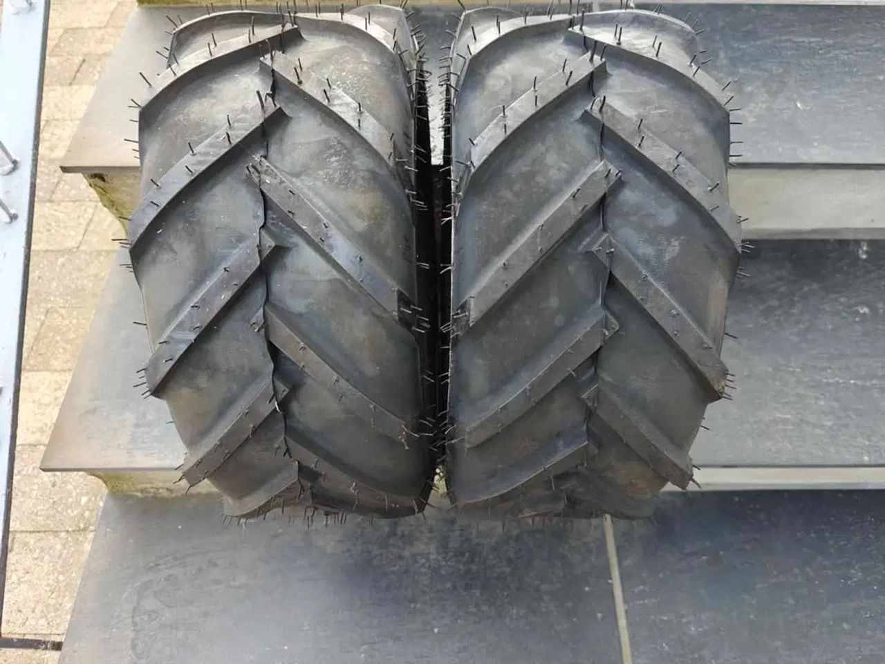 Billede 4 - Landbrugsdæk med traktormønster motorbøre