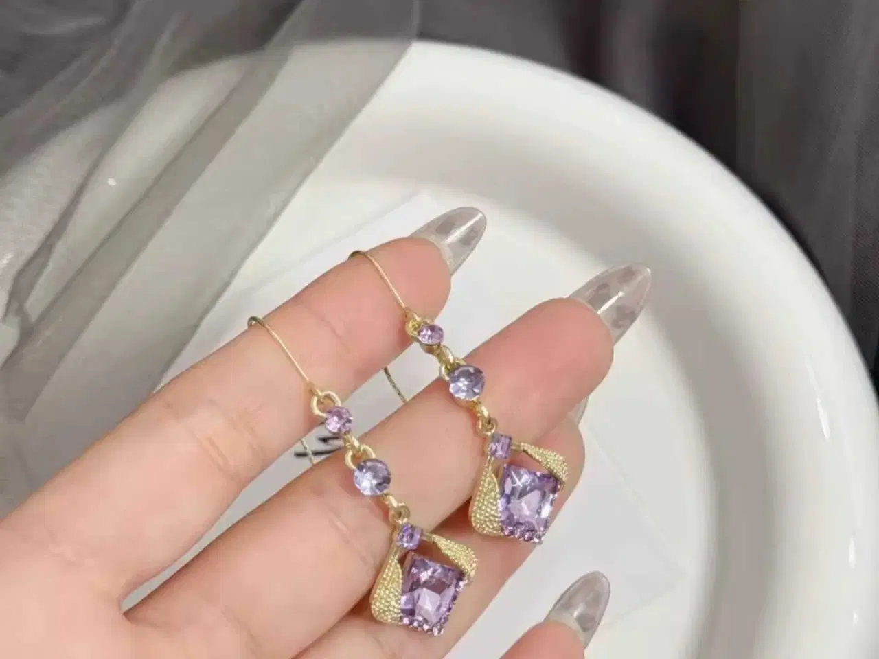 Billede 4 - Skinnende ørehænger