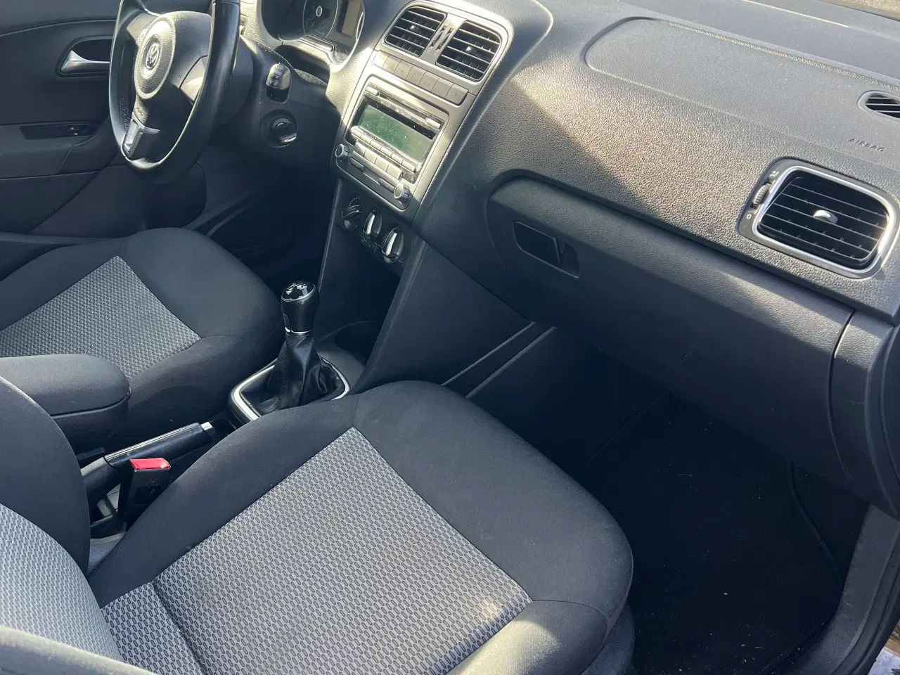 Billede 7 - Driftsikker og nysynet VW Polo med lav KM