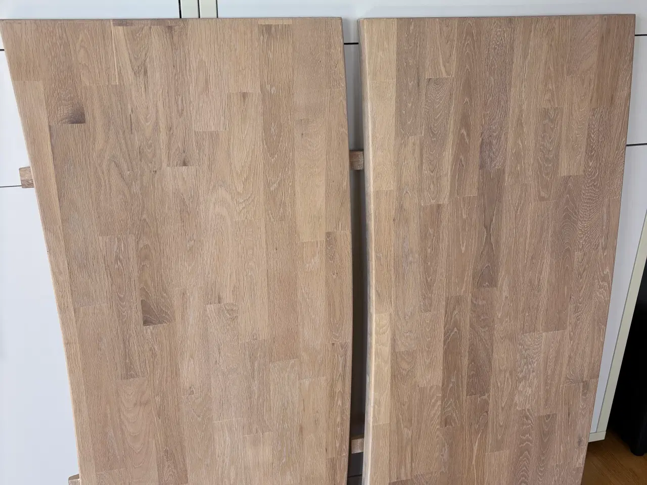 Billede 3 - Lyst plankebord sælges billigt. 