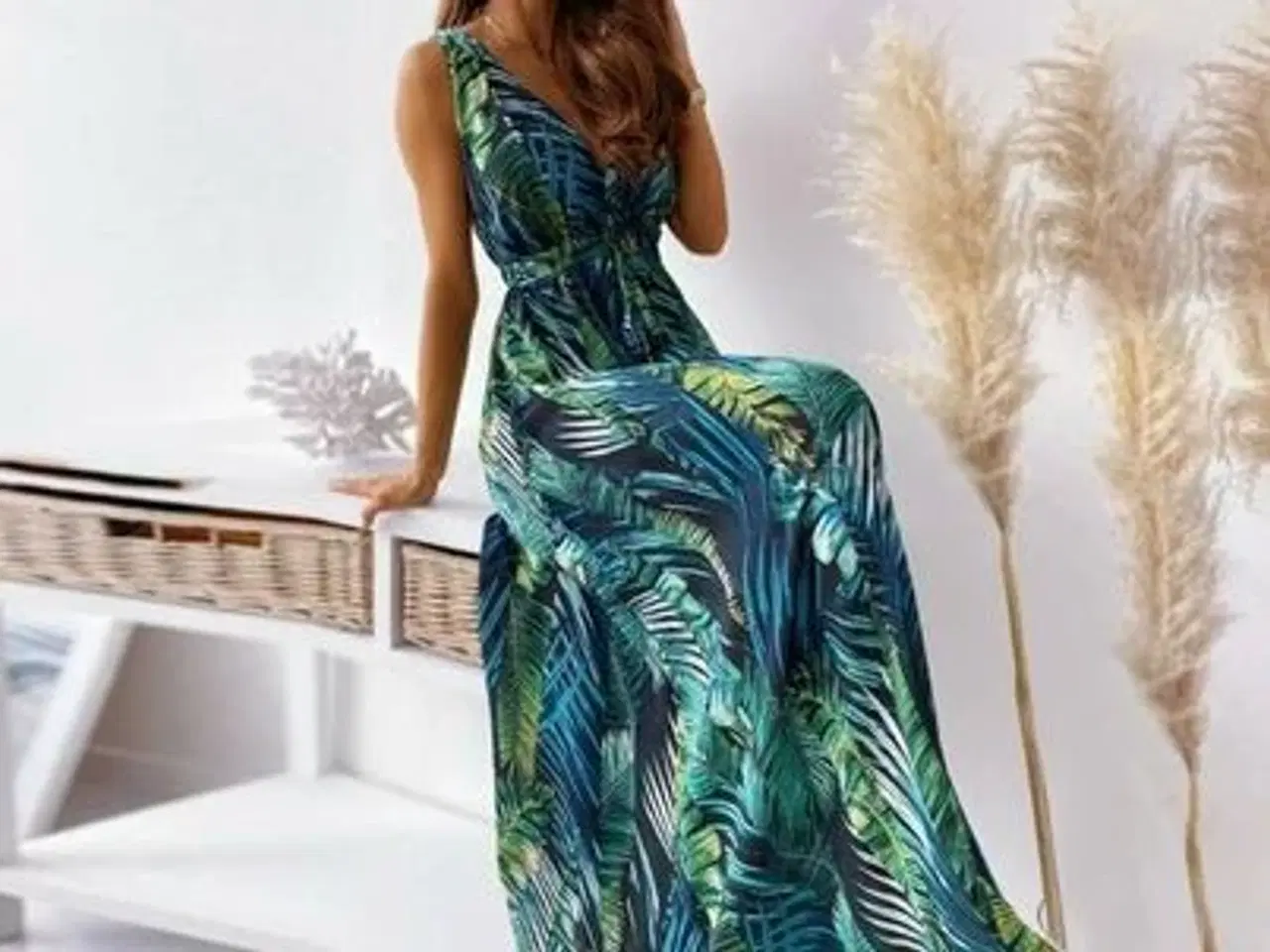 Billede 1 - BOHO Maxi kjole,med print af  palmer.Ærmeløs