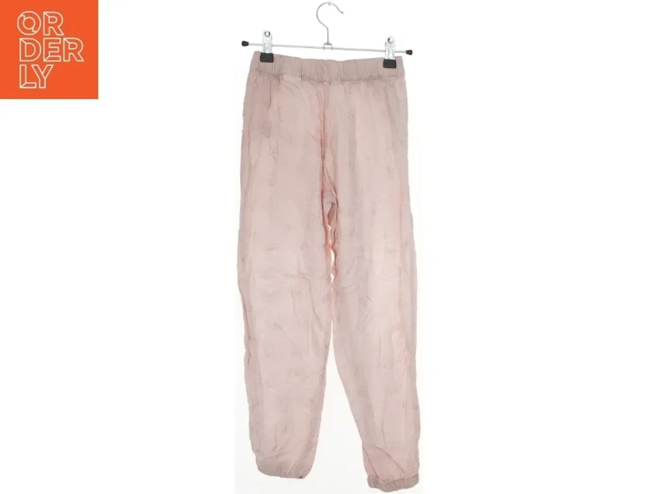 Billede 2 - Lyserøde bukser med sommerfuglemønster fra H&M (str. 134)