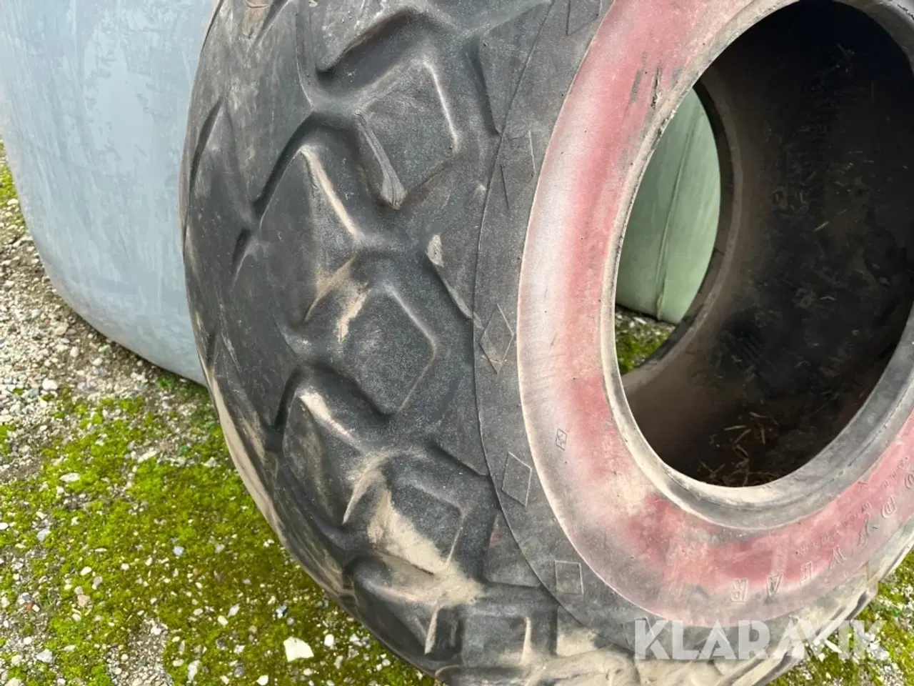 Billede 8 - Dæk Goodyear All weather til gødningspreder