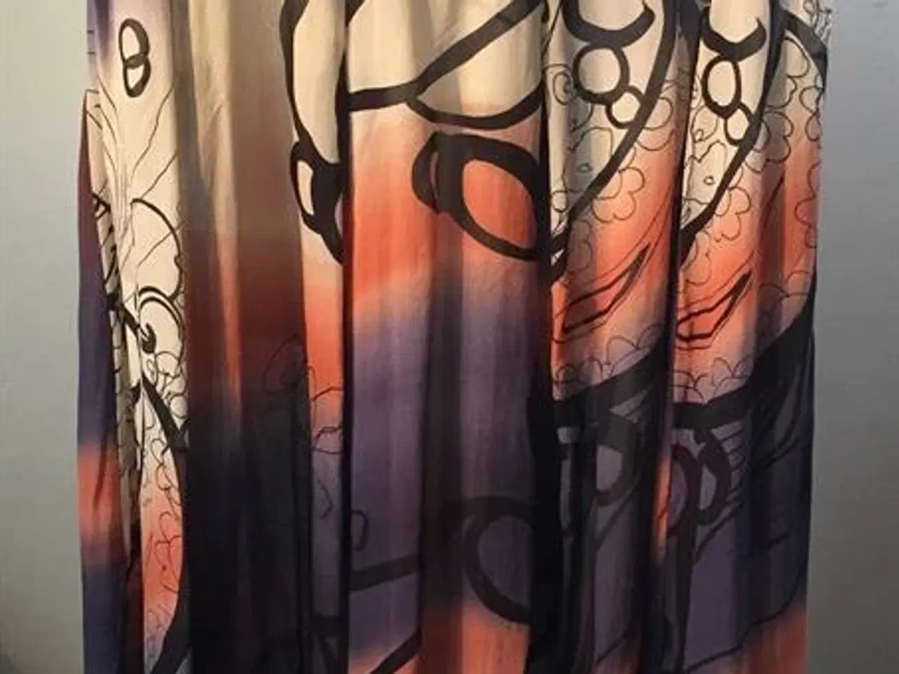 Billede 1 - Daniele Allesandrini, flot silkenederdel, str 36