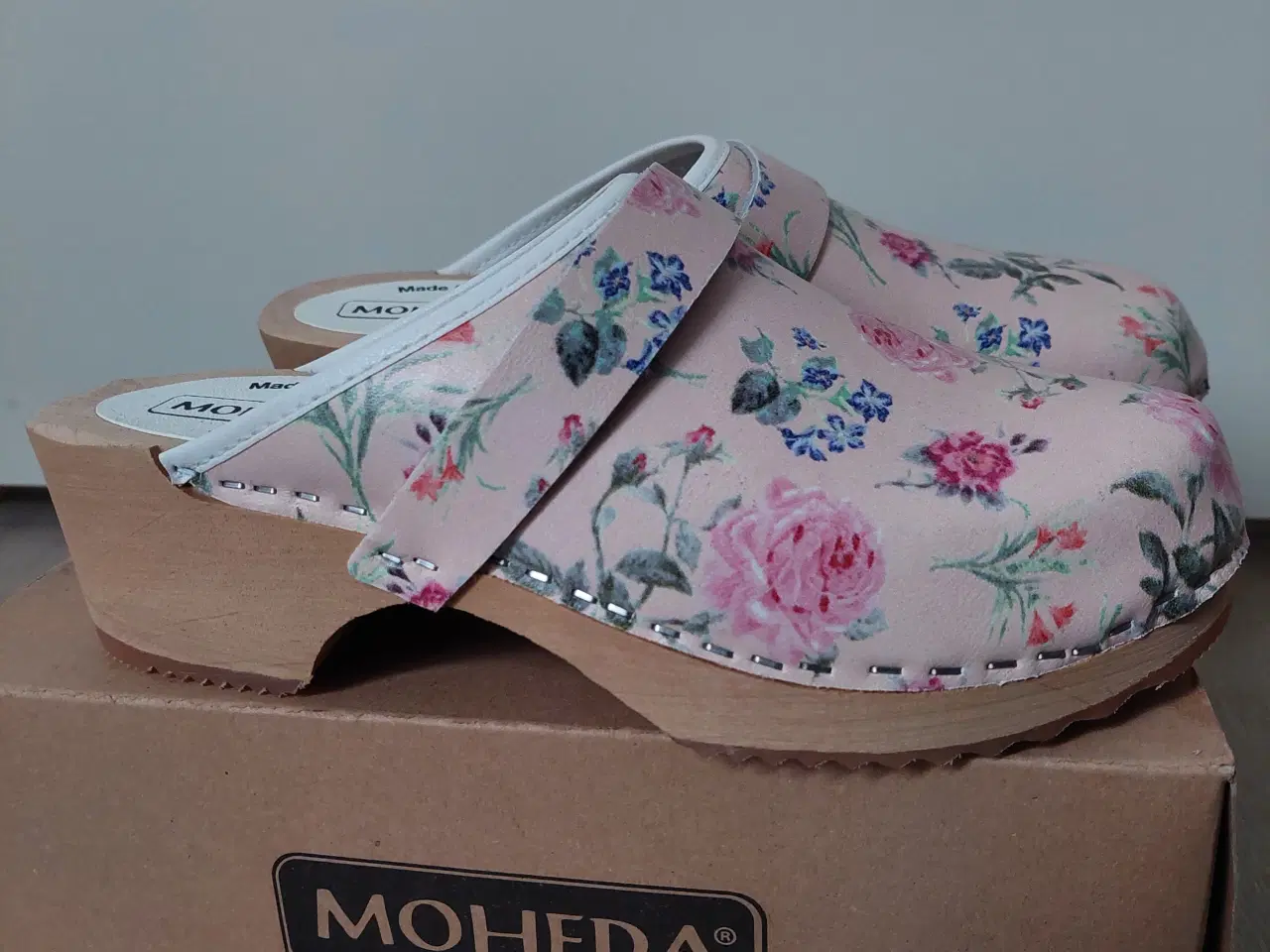 Billede 1 - Blomstrede Moheda malin træsko 