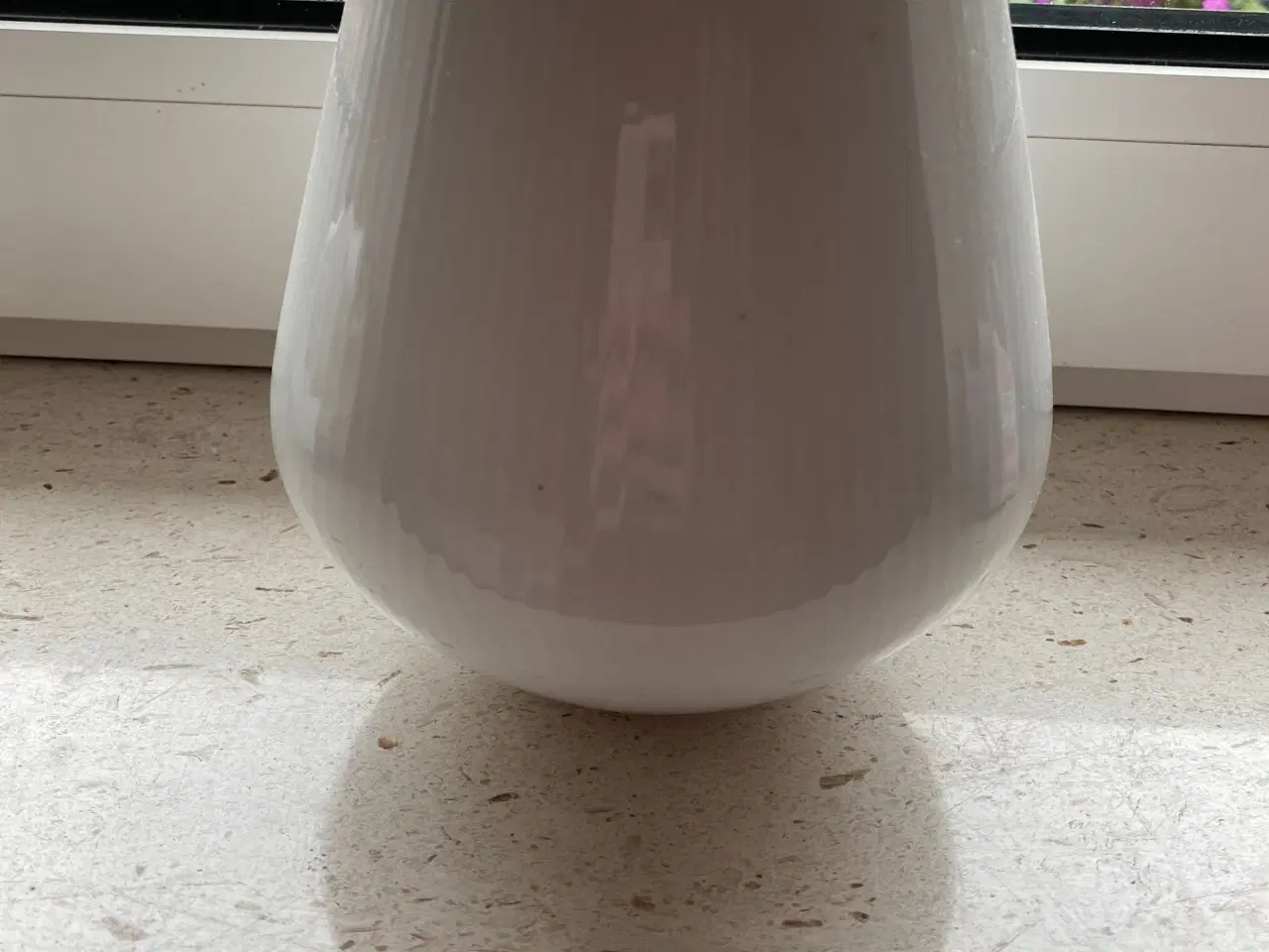 Billede 1 - Hvid riflet vase 15 cm