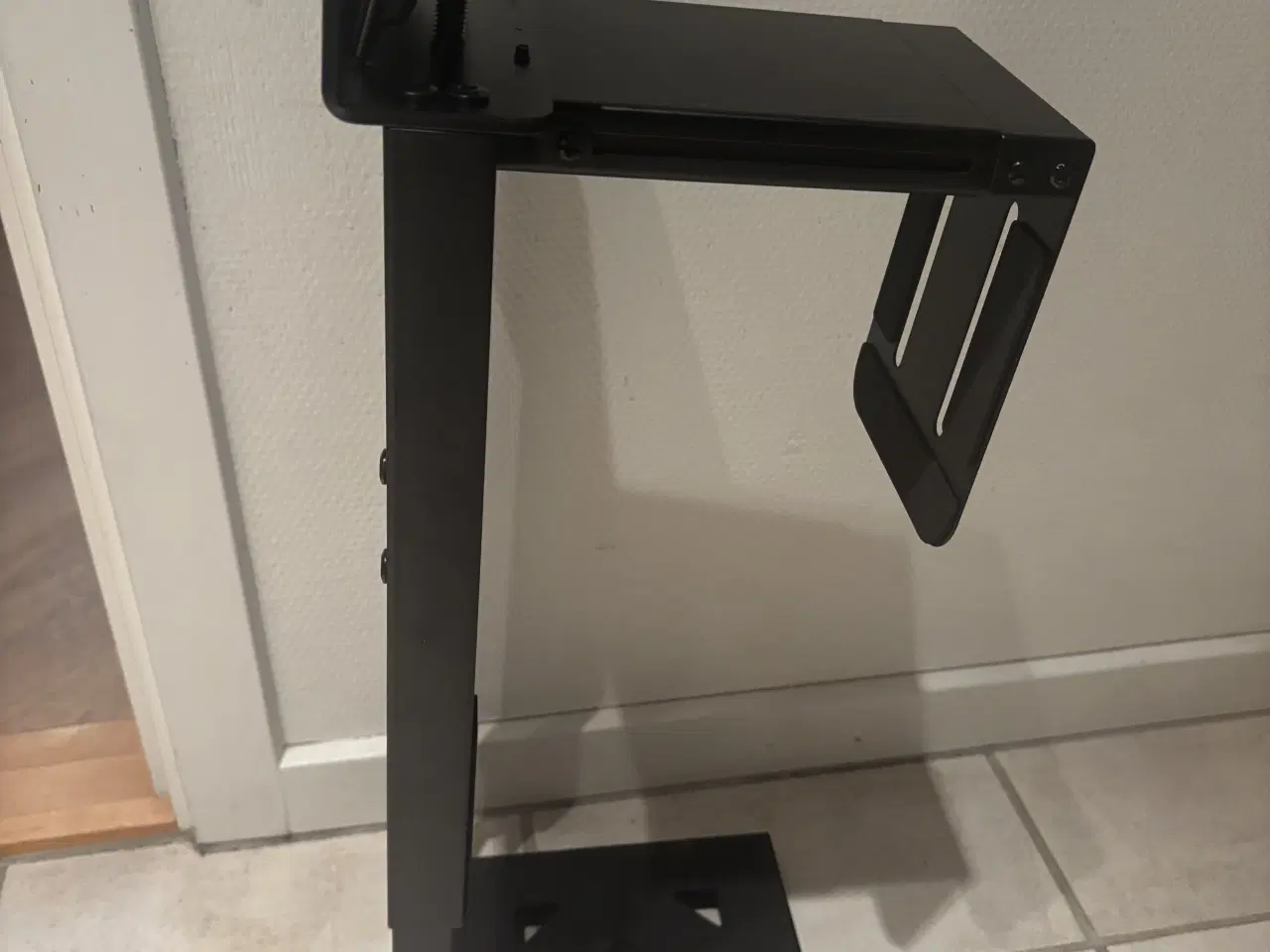 Billede 1 - CPU / computer holder til skrivebord